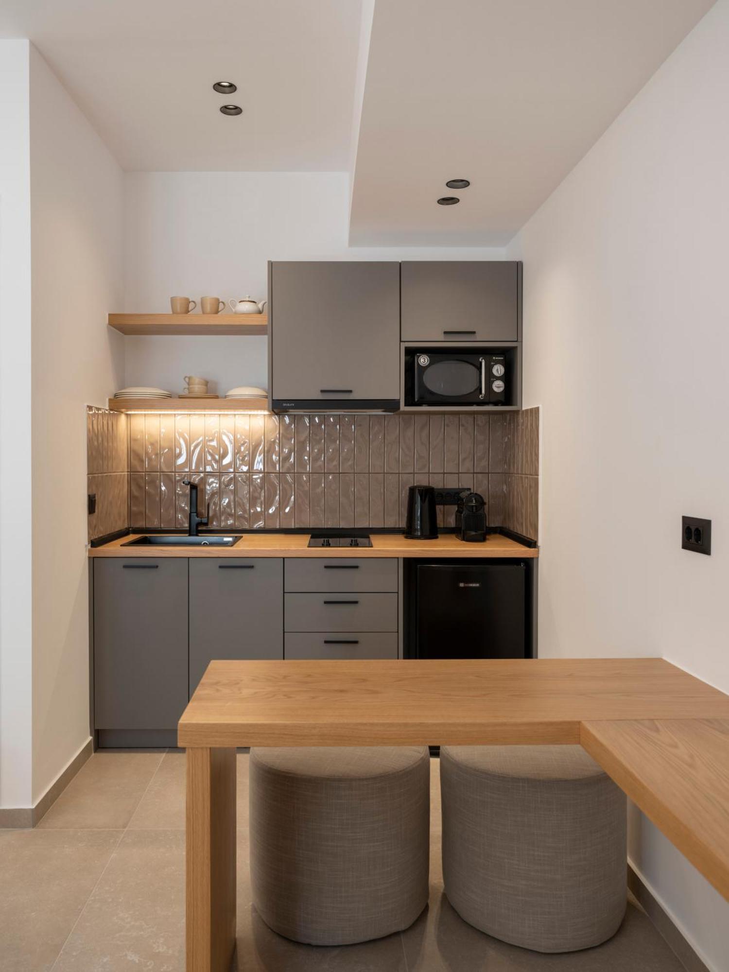 Anemelia Way Of Living Aparthotel Науса Екстериор снимка
