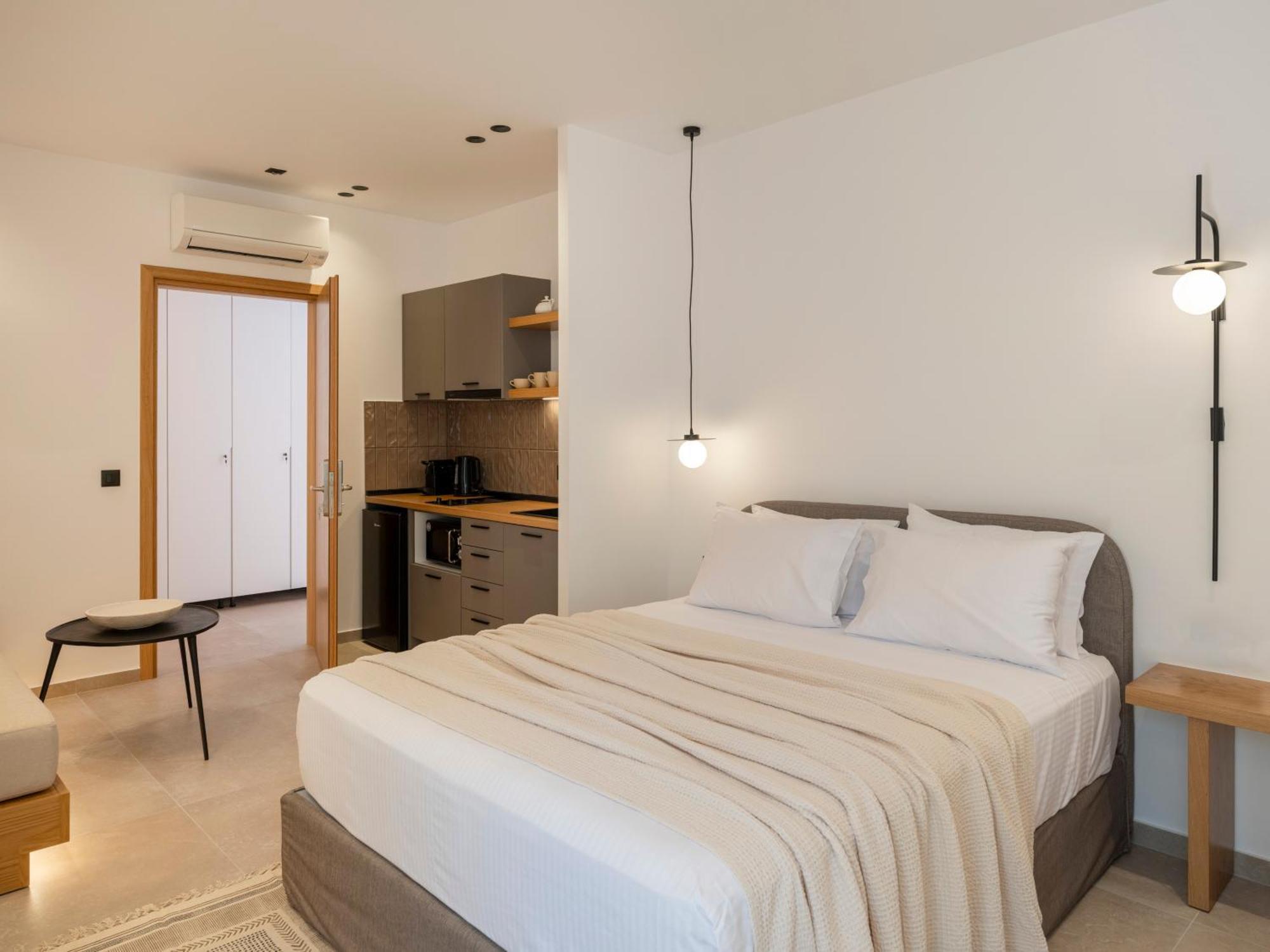 Anemelia Way Of Living Aparthotel Науса Екстериор снимка
