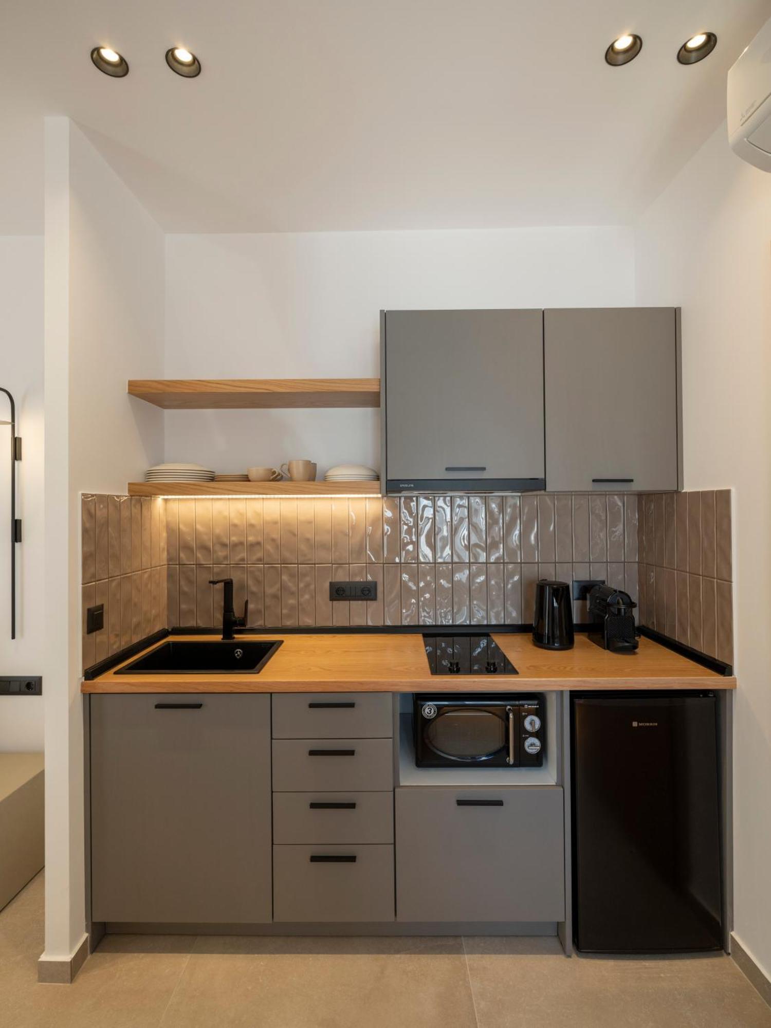 Anemelia Way Of Living Aparthotel Науса Екстериор снимка