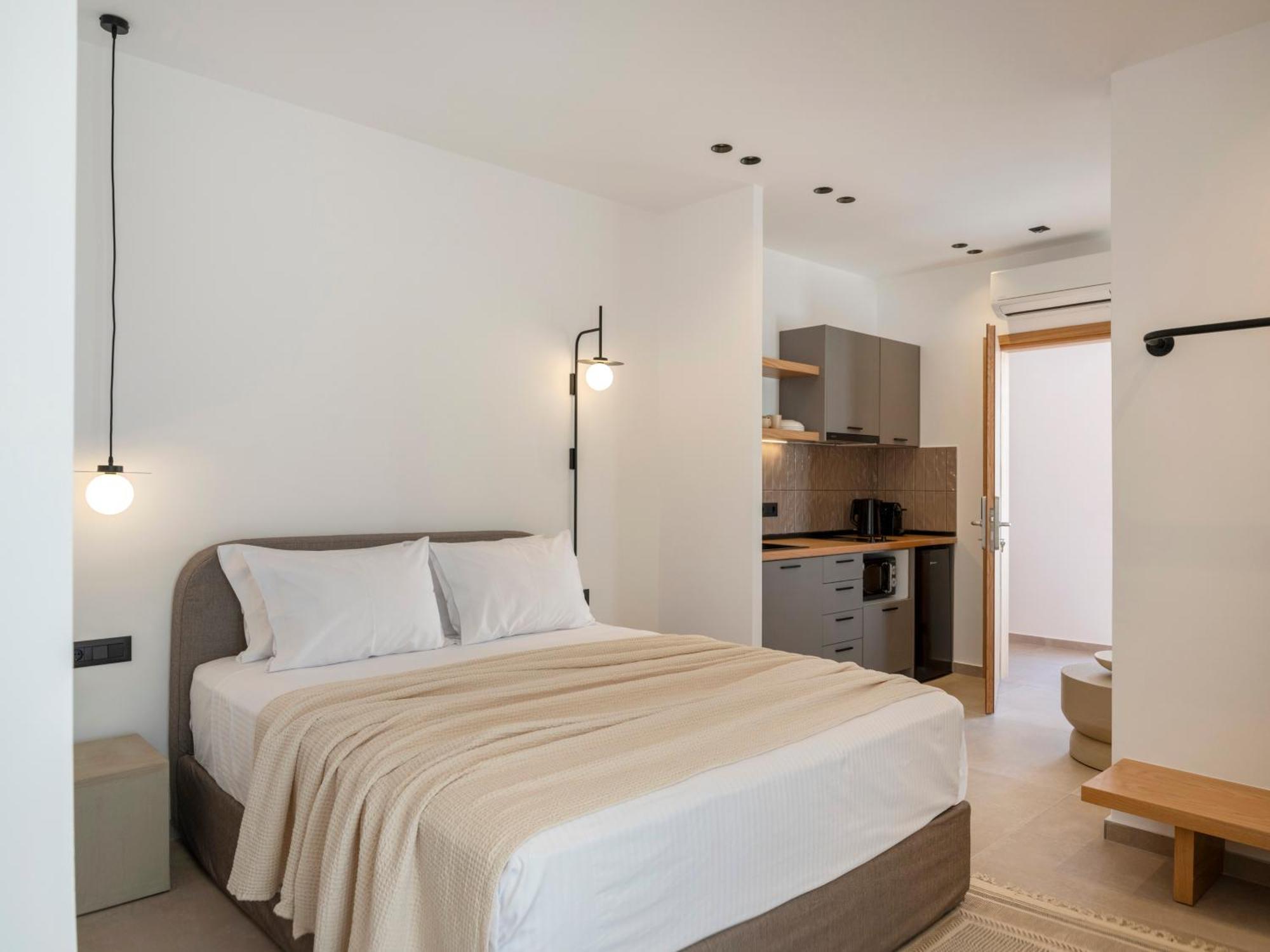 Anemelia Way Of Living Aparthotel Науса Екстериор снимка